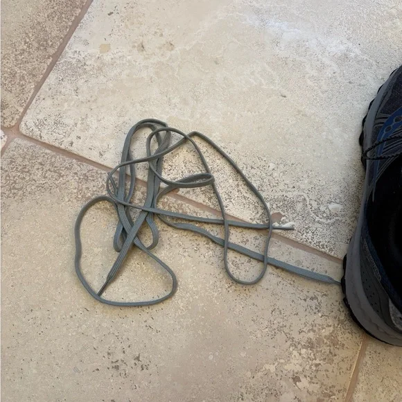 Saucony Men’s Running Shoes, size 11W - Picture 6 of 6